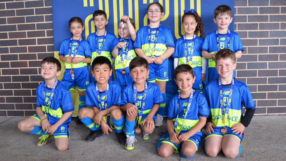 Mini-Roos football is played in mixed teams of boys and girls